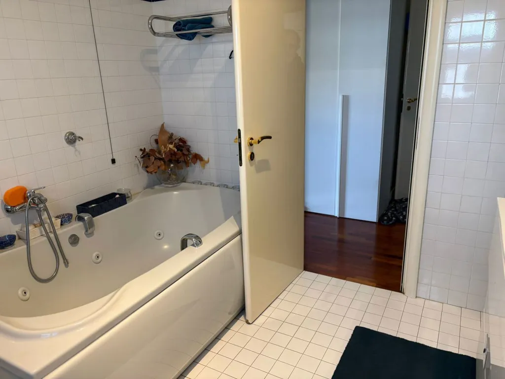 Salles de bain - 4-Bedroom Apartment with Panoramic Balconies in Monza