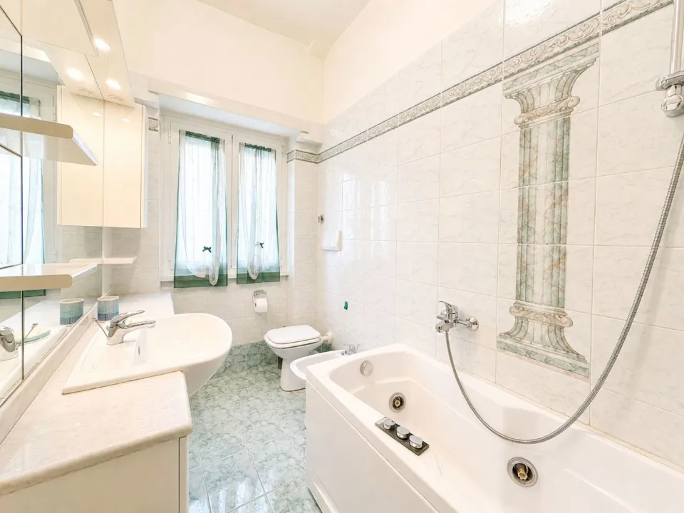 Bathrooms - Rented Apartment with Balconies in Rome