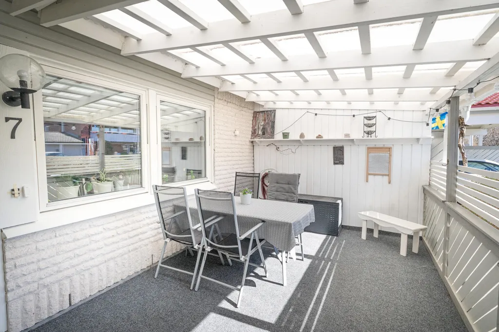 Terrass - Terraced House with Private Balcony in Bankeryd