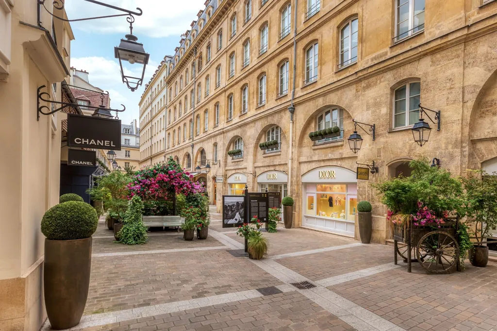 Aed - Duplex in Village Royale with Private Access