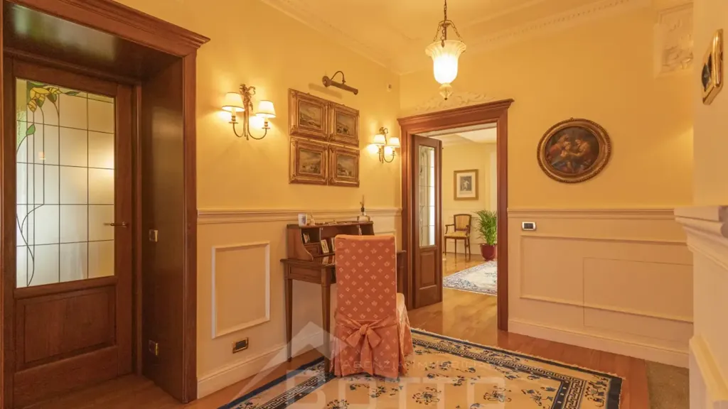 Entrée - Historic Villa with Central Location in Grignasco