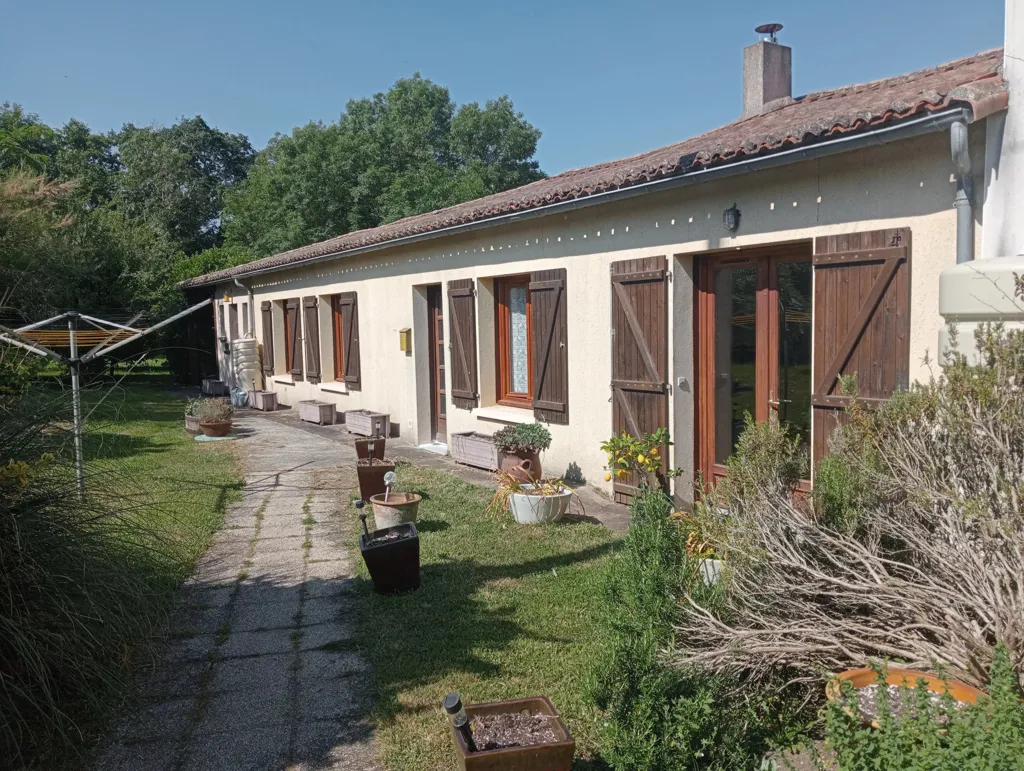 Esterno - Restored Farmhouse with Pool in Isolated Setting