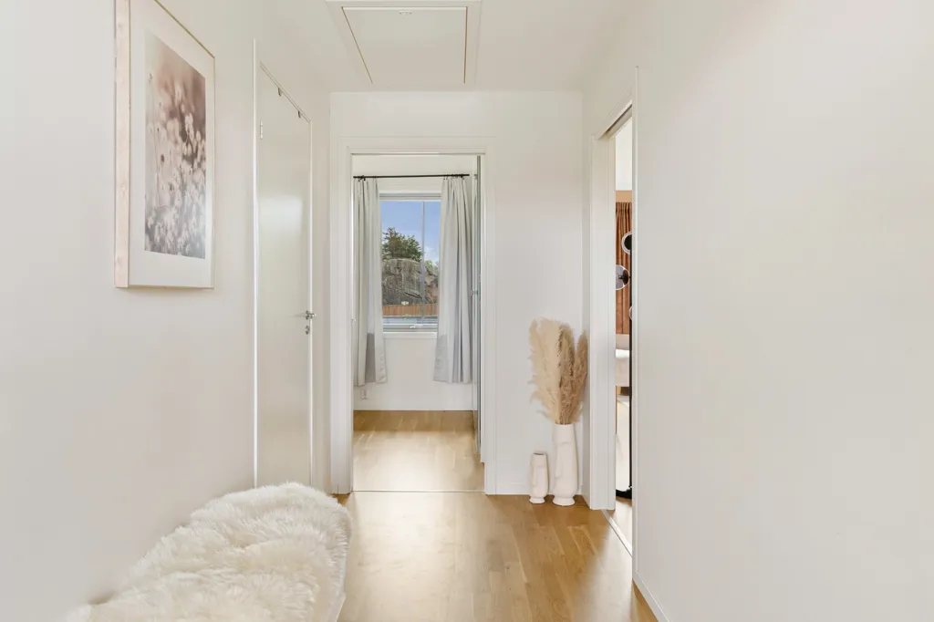 Entrée - Modern 2-Bedroom Flat with Balcony in Sola