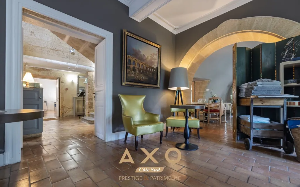 Entrée - Ensemble Immobilier d'Hébergement avec Piscine à Collias