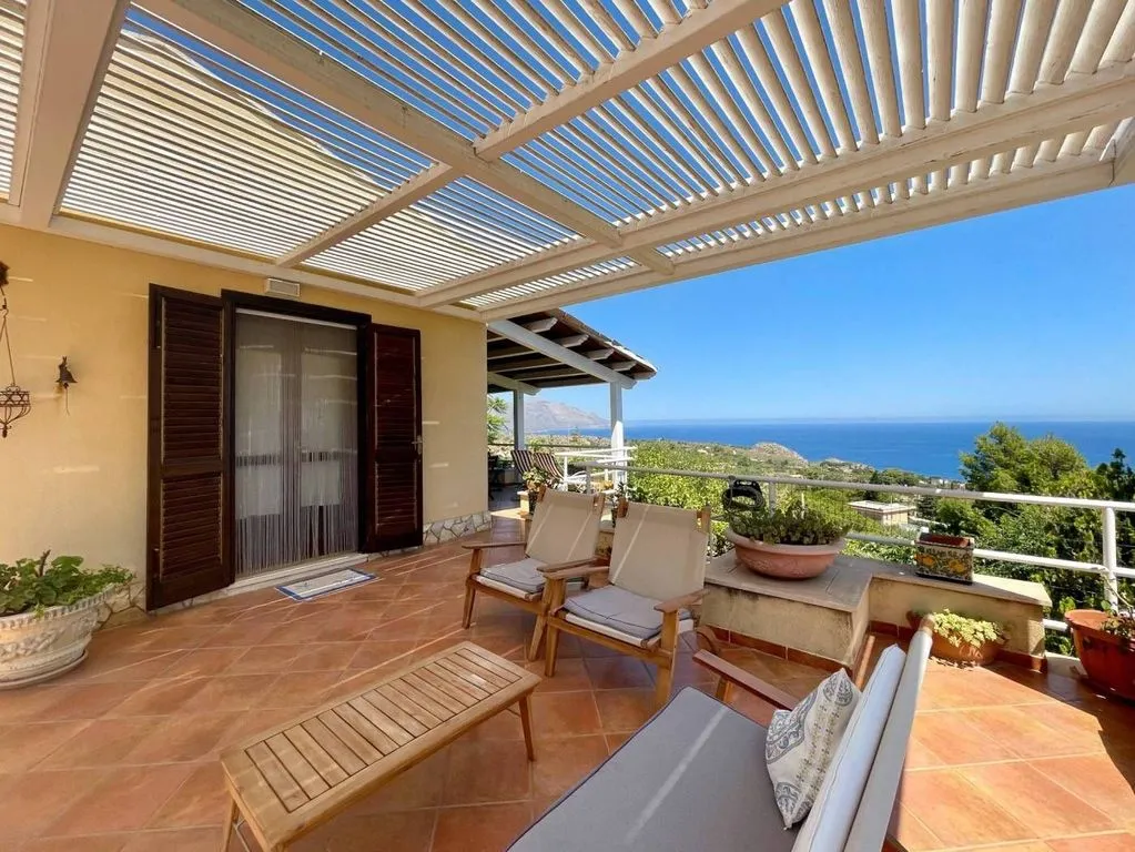 Terrace - Luxury Villa with Sea View in Conza, Sicily
