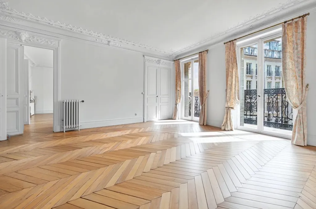 Soggiorno - Renovable Parisian Apartment with High Ceilings