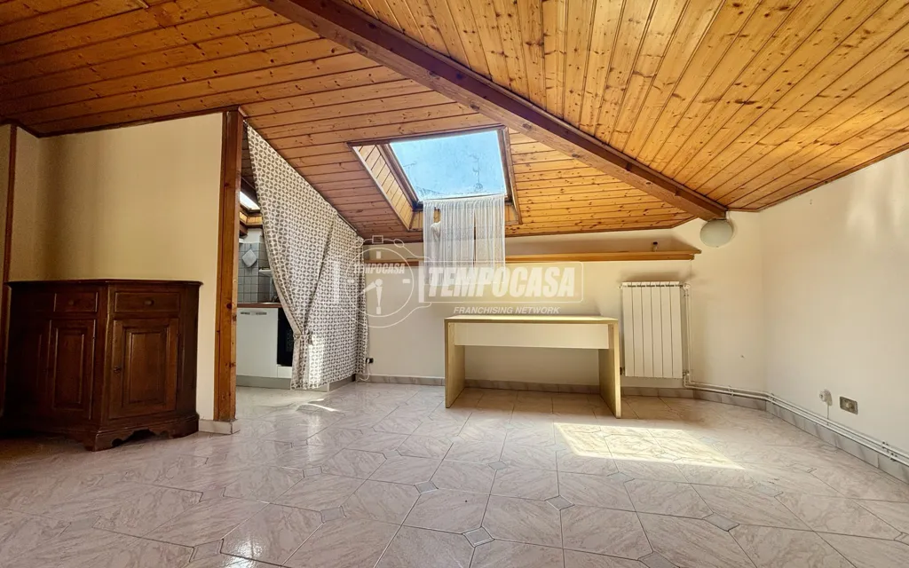 Pièces - Mansard Apartment with Terrace in Arona