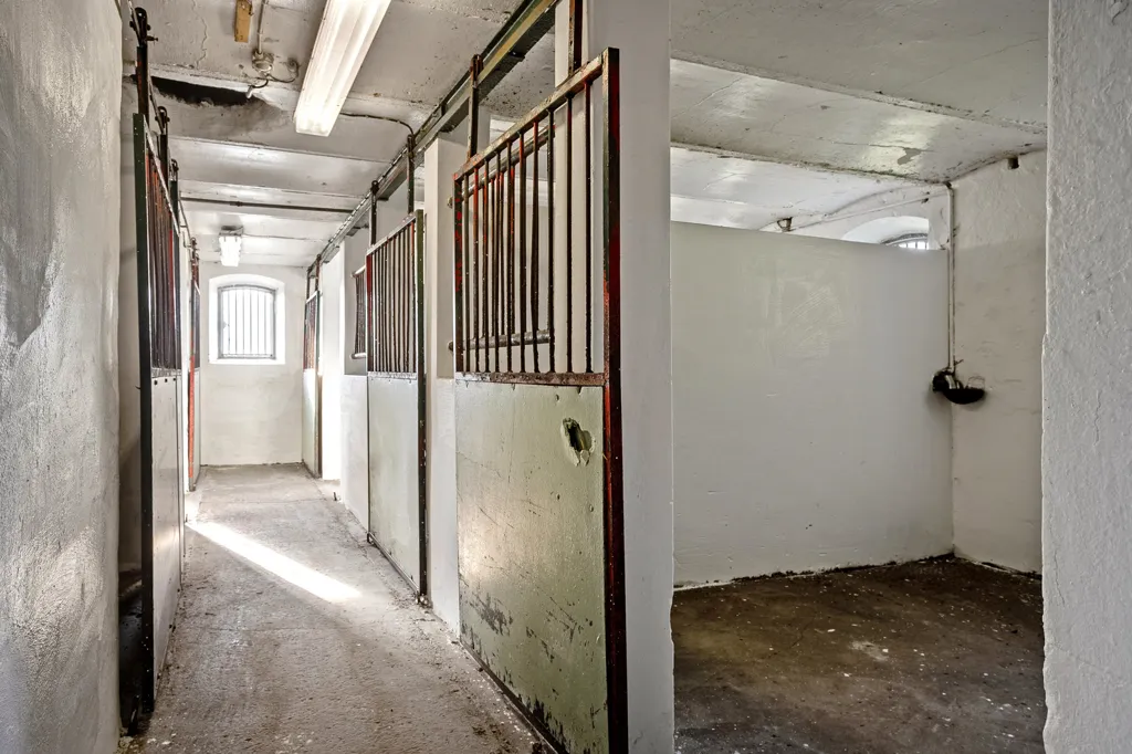 hallway_entrance