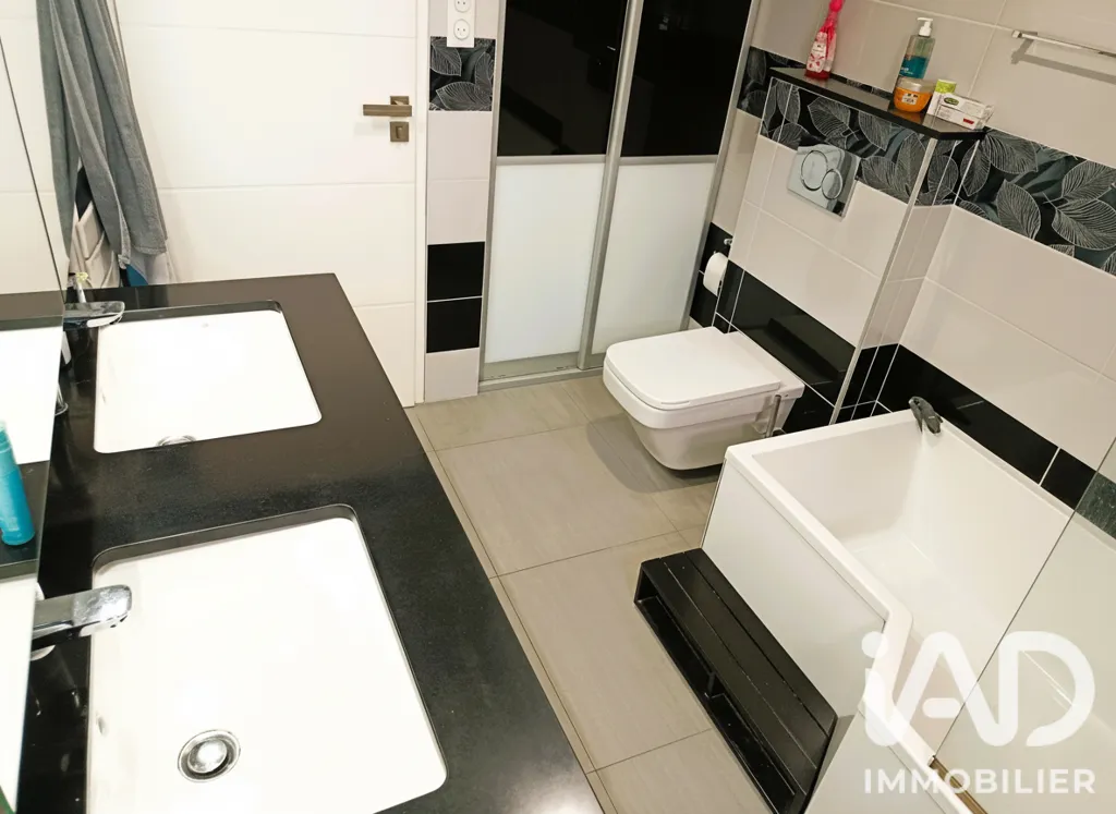 Bagni - Contemporary Villa with Pool in Foix