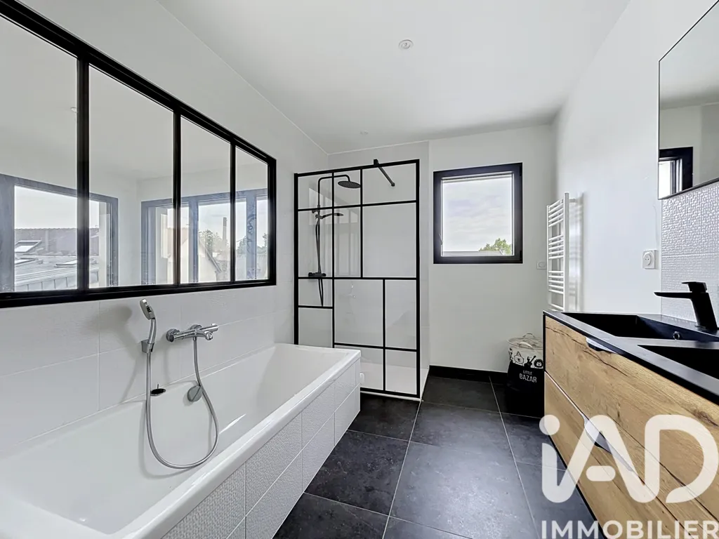 Vannitoad - Contemporary House with Pool near Rennes