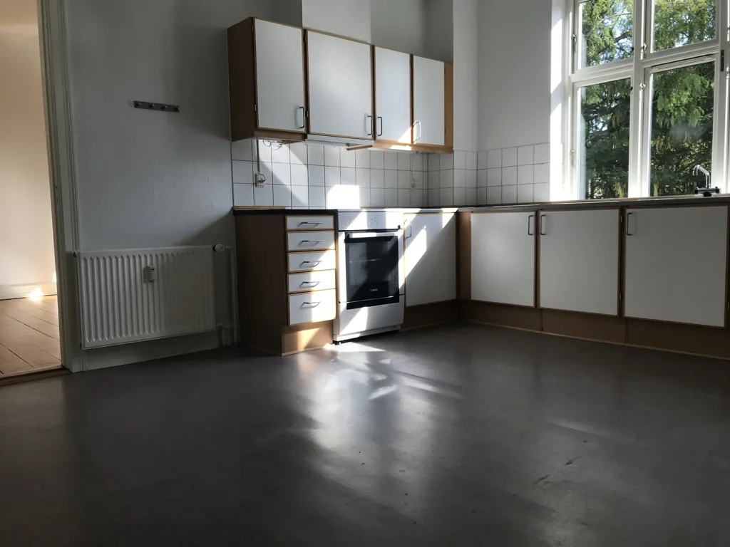 Köök - Spacious 3-Bed Flat in Renovated Building, Slagelse