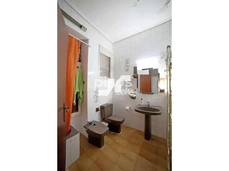 Vannitoad - Three-Storey House with Terraces in Vila-real Centre
