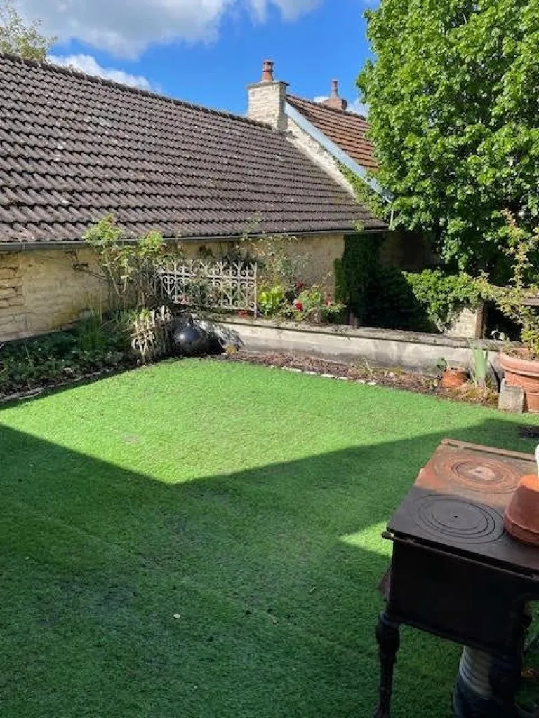 Jardin - Maison Ancienne avec Dépendances à Brion-sur-Urce