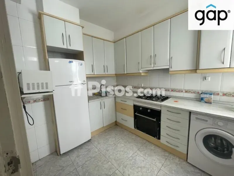 Cuisine - Student Flat with Balcony in Cervantes Street