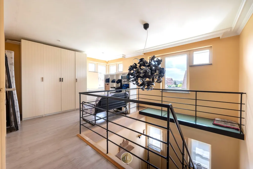 Rooms - Villa with Office Space and Solar Panels in Menen