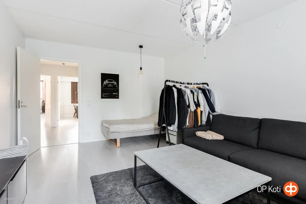 Elutuba - Renovated Flat with Glazed Balcony in Mäntylä