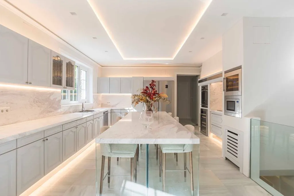 Kitchen - Luxury Detached House with Pool in La Florida, Madrid