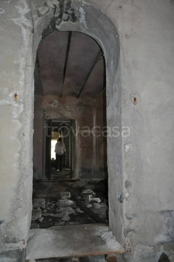 Esik - Rustic Complex for Restoration in Sampeyre