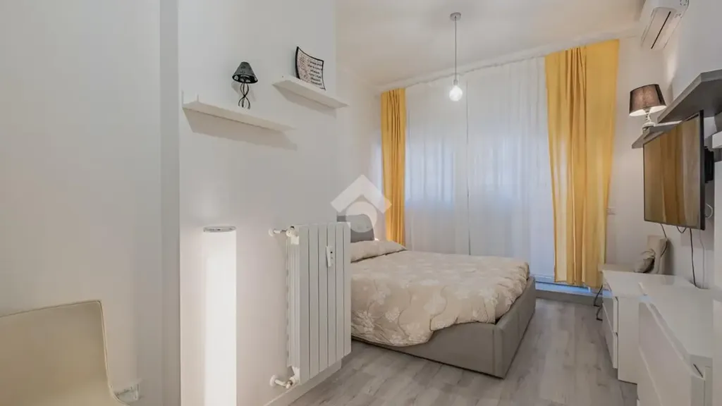 Chambres - Rearranged Apartment with Balcony in Rome