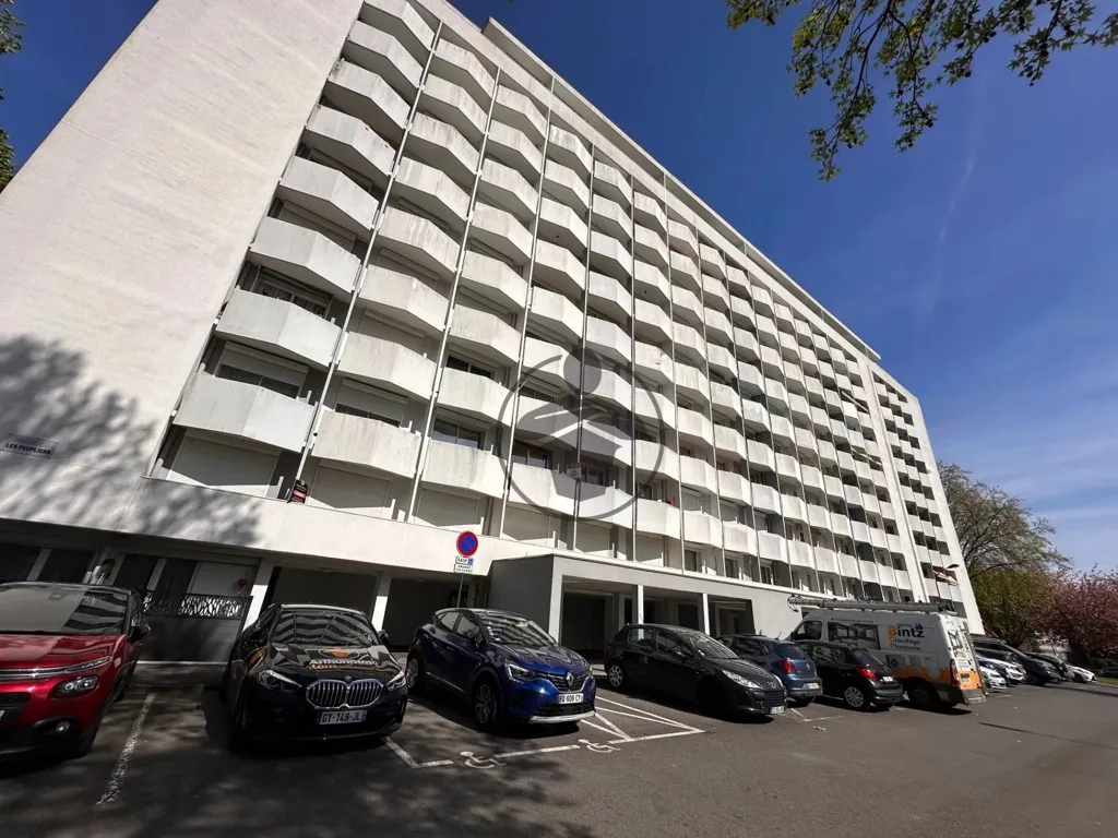 Extérieur - Appartement avec Balcon au 9ème Étage à Saint Quentin