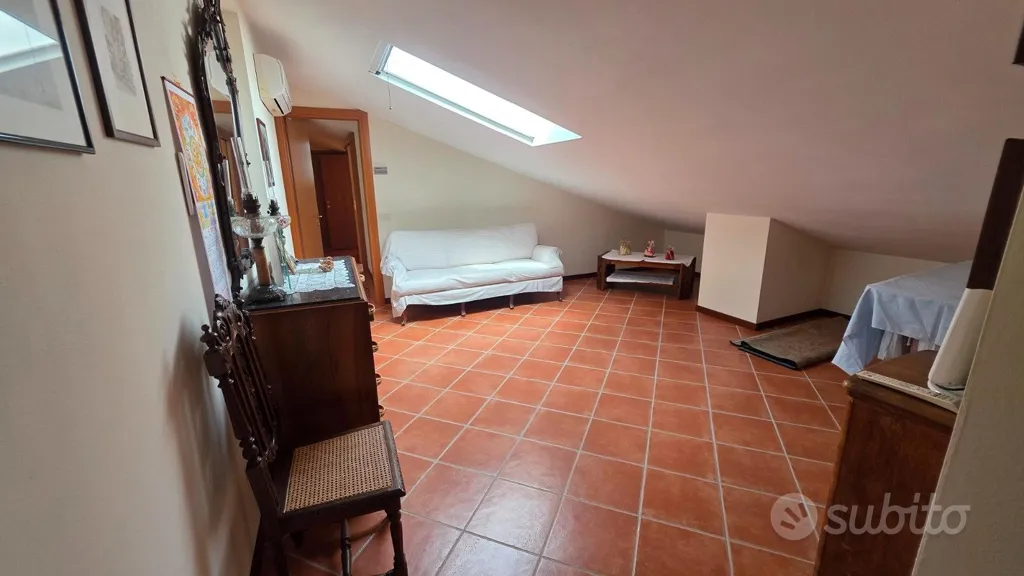 Pièces - Spacious Two-Level Apartment in San Polo d'Enza