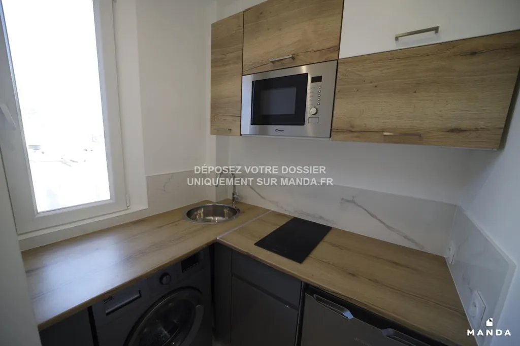 Cuisine - T1 Meublé avec Ascenseur à Boulogne Pont de Saint-Cloud