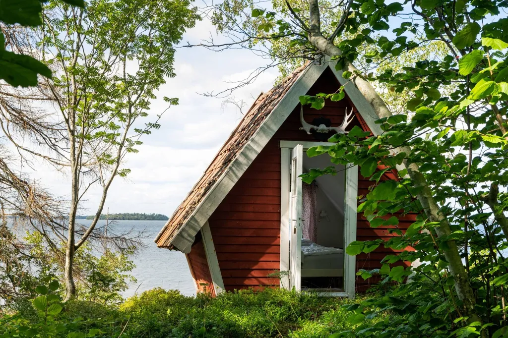 Giardino - House with Seafront Plot on Blidö