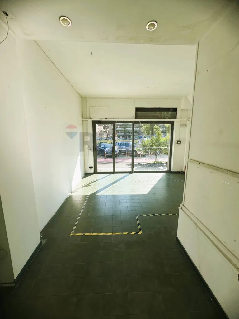 Rooms - Commercial Space with Vitrine in Ostia Ponente