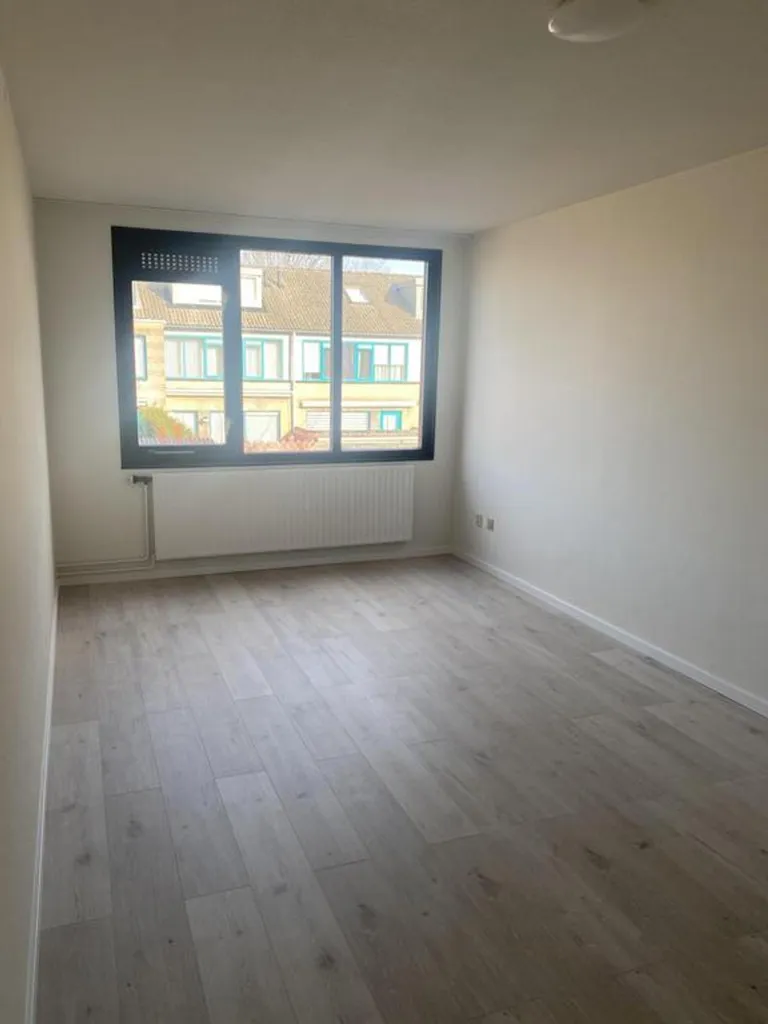 Toad - Corner House with Backyard in Almere-Stad