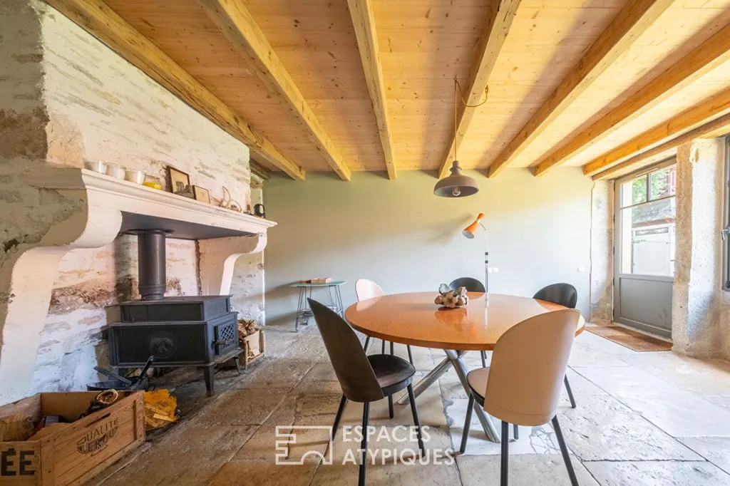 Salle à manger - Ancienne Ferme Rénovée avec Rivière à 25 min de Dijon