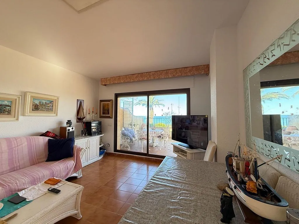 Séjour - Seafront Apartment with Terrace in Torre Valentina