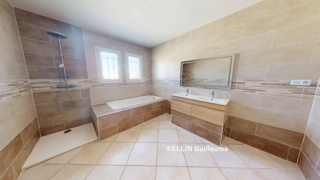 Salles de bain - Villa de Plain Pied avec Piscine à Pia
