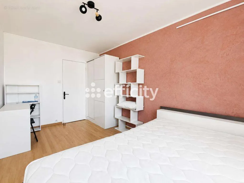 Magamistoad - Grenoble T5 with Balcony for Investment