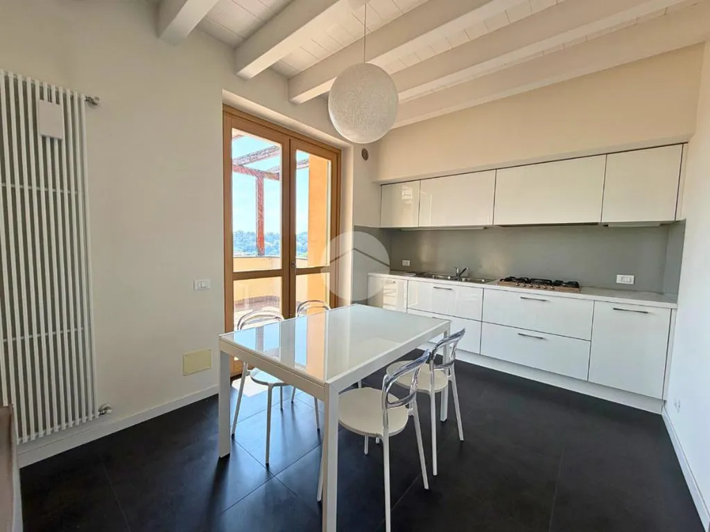 Cuisine - Refined Two-Level Apartment with Lake View in Sarnico