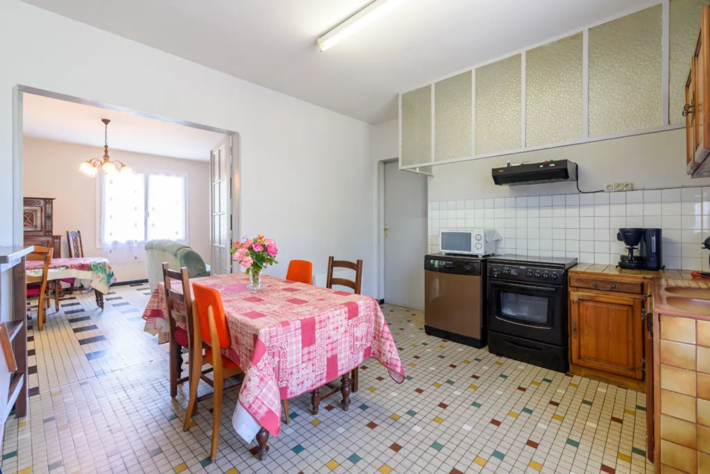 Sala da pranzo - House with Pyrenees View in Quiet Setting