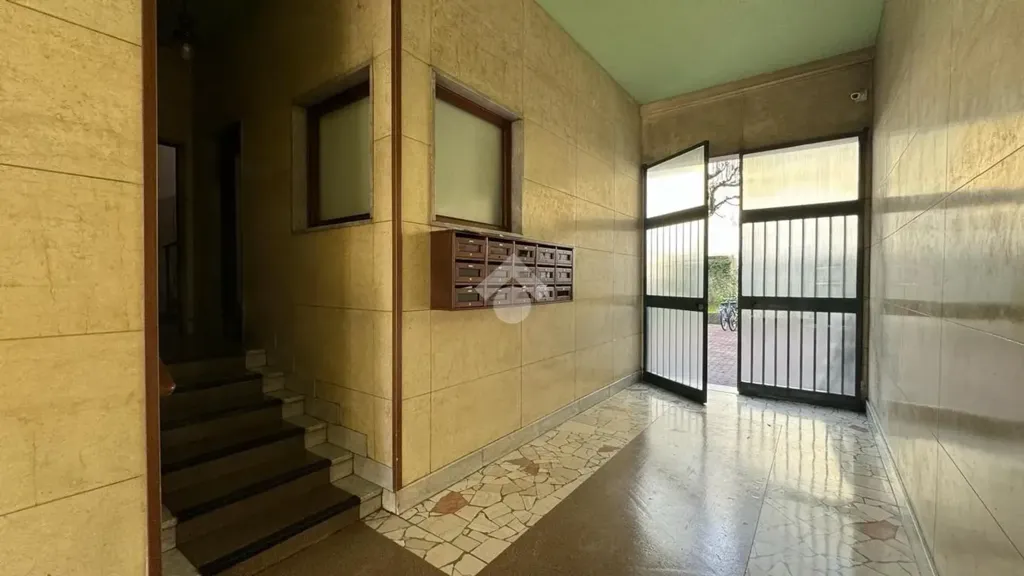 Esik - Modernised Flat with Balcony in Milan