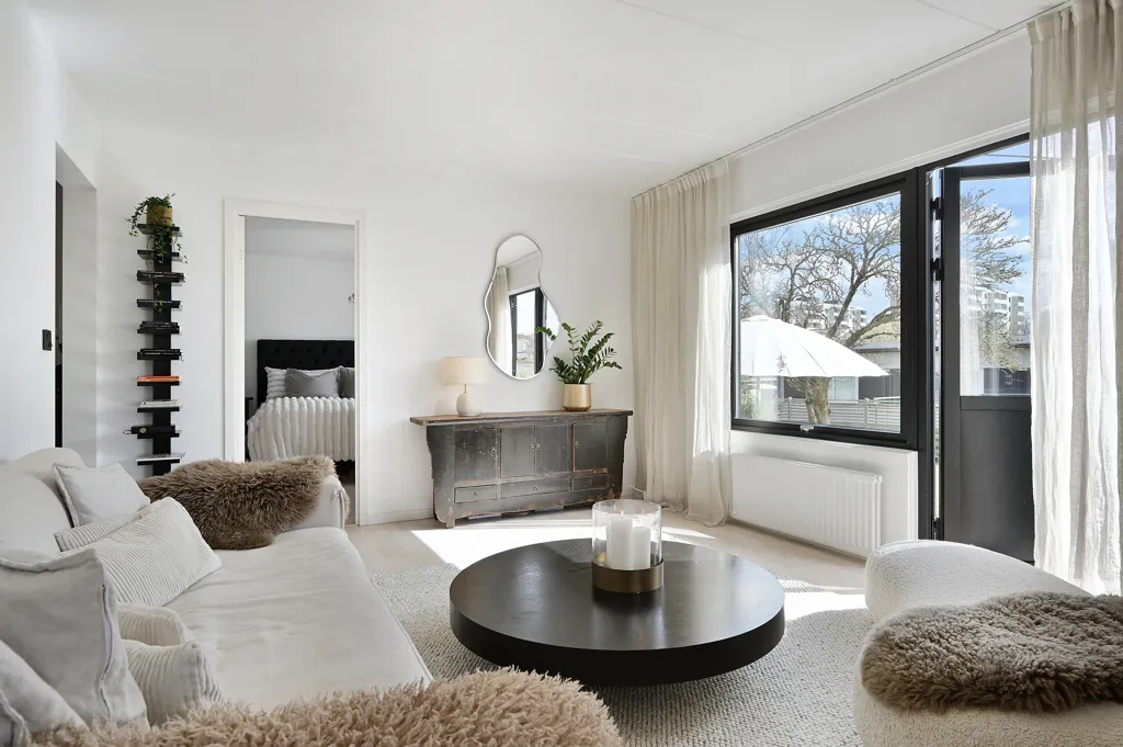 Séjour - Fully Renovated Villa with Sunny Garden in Järfälla