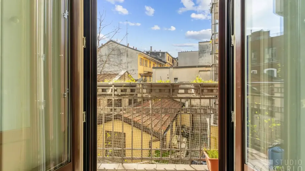 Rõdu - Rusticated Flat with Balcony in Milan
