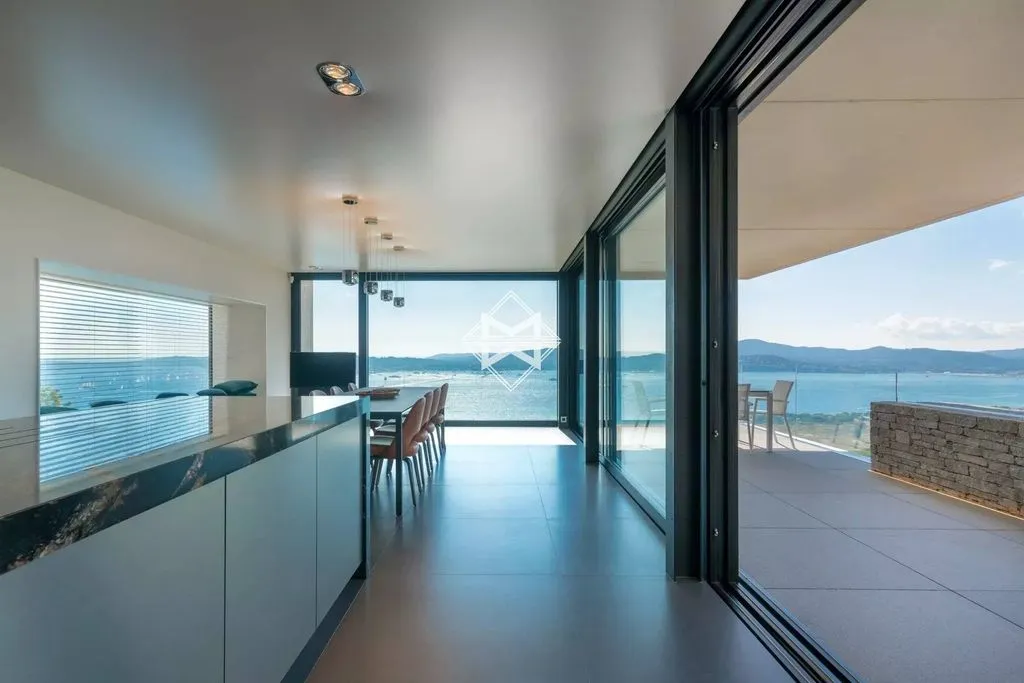 Cuisine - Villa contemporaine avec vue mer à Grimaud