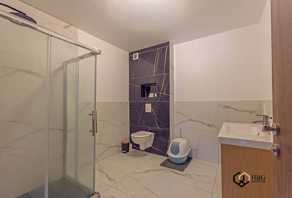 Vannitoad - Refurbished 3-Bed Flat with Terrace in Hatten