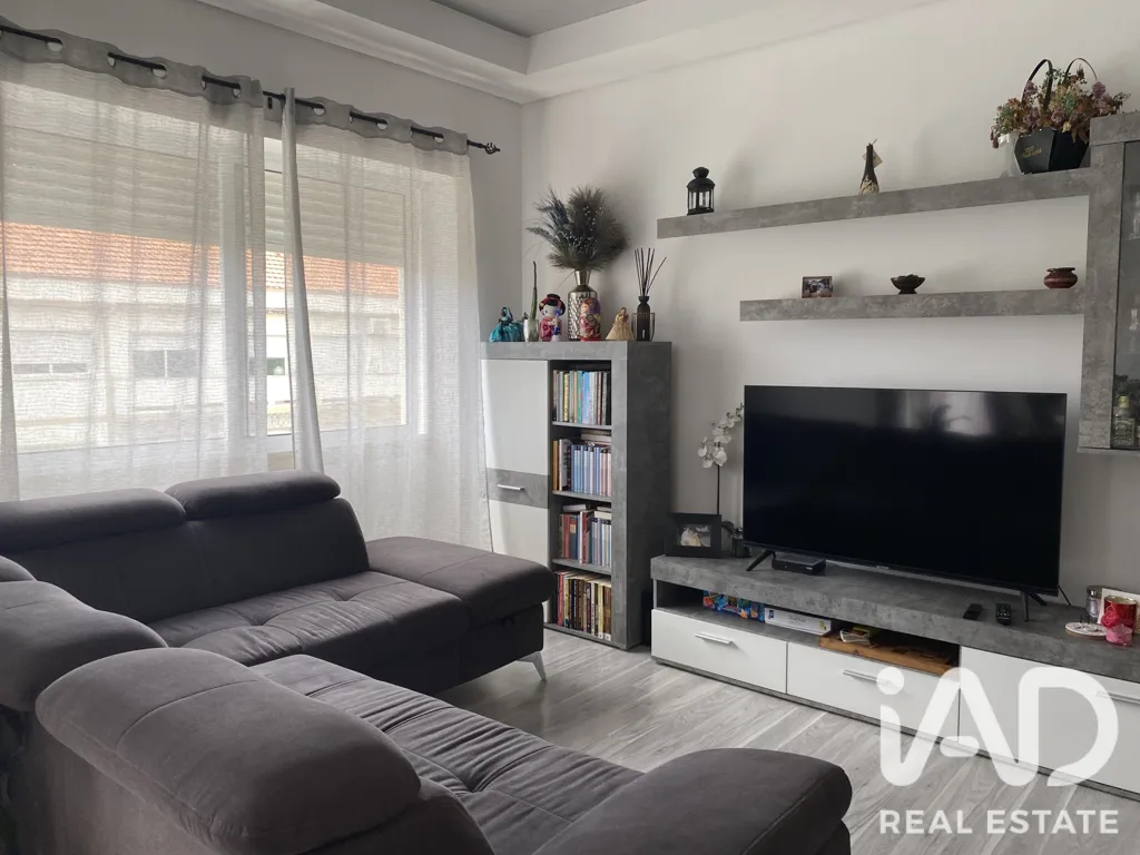 Soggiorno - Renovated Apartment with Balcony in Setúbal