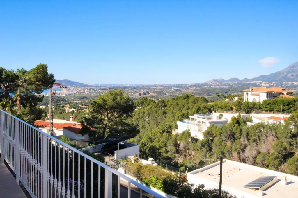 Rõdu - Villa with Sea View and Pool in Altea