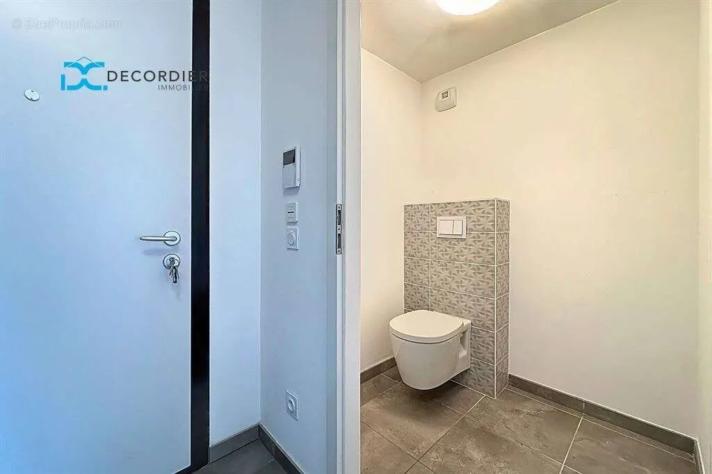 Salles de bain - Appartement avec Balcon proche Embarcadère à Evian-les-Bains