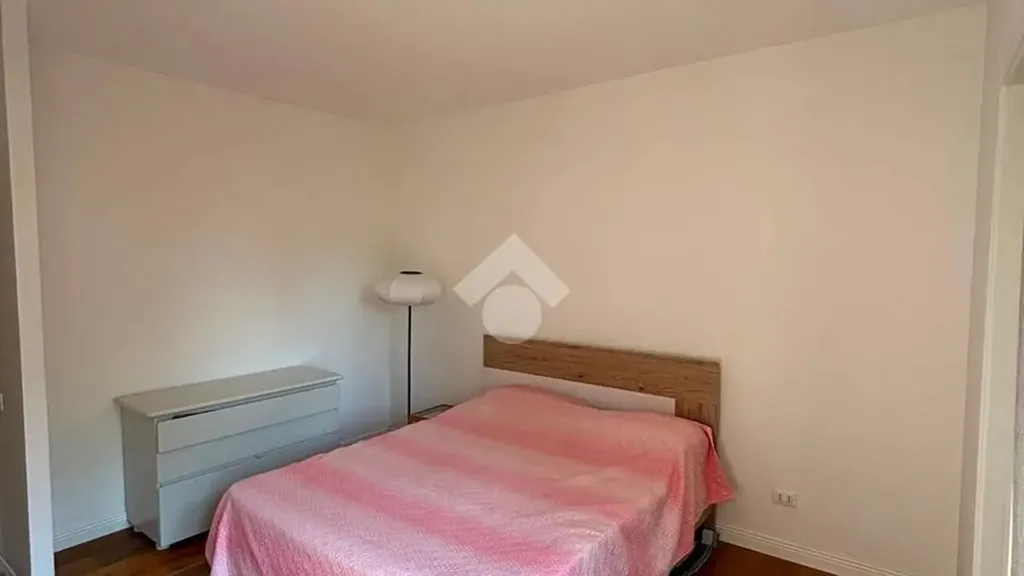 Chambres - Armed Trilocale with Balcony in Rome