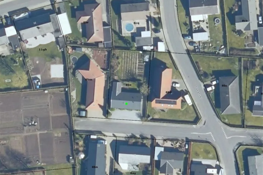 Business Property with Town Centre Proximity in Løsning