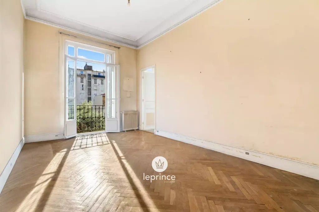 Toad - 3-Room Apartment in Belle Époque Building, Nice