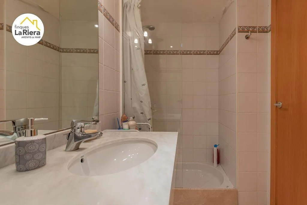 Salles de bain - Ground Floor Apartment with Pool in Sant Andreu de Llavaneres