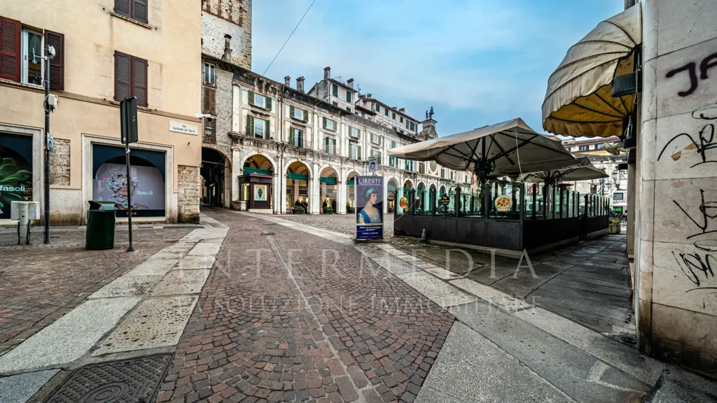Rusticated Flat with Balcony in Brescia