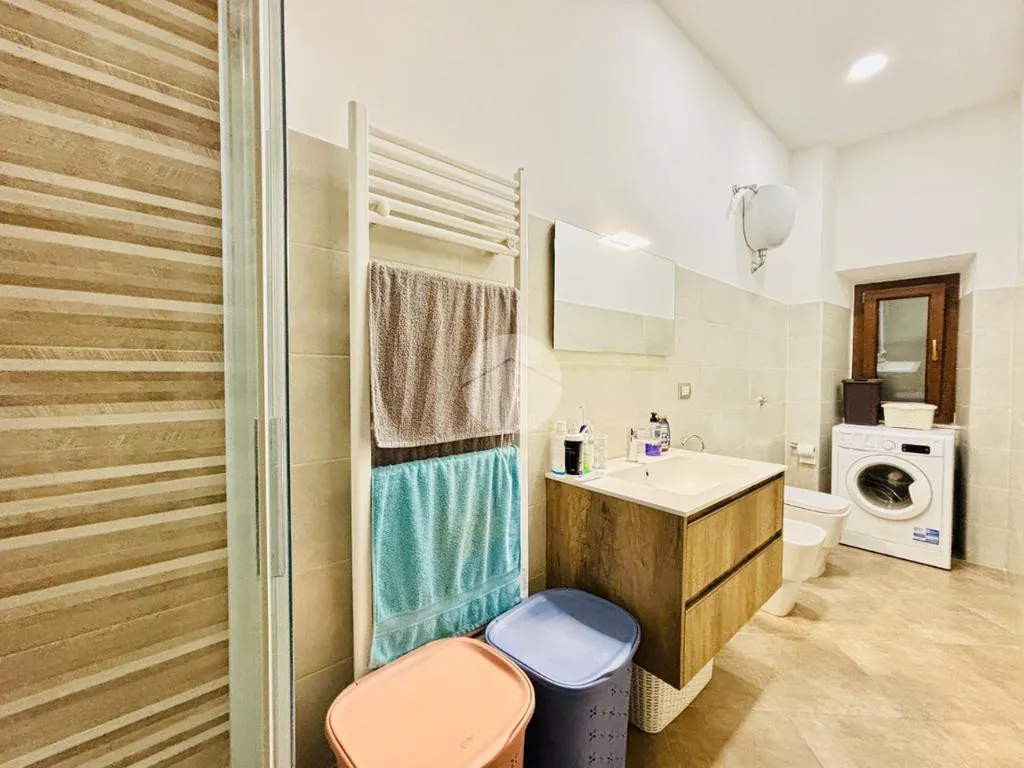 Salles de bain - Rear-Facing Apartment with Garden in Viterbo