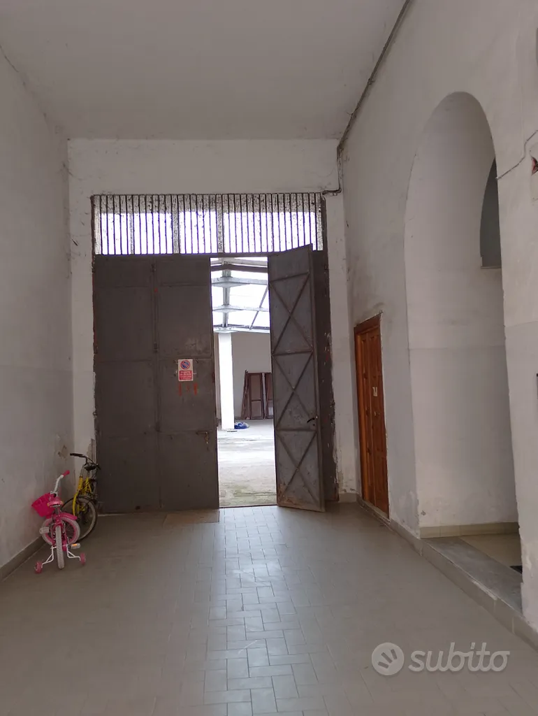 Garaaž - Commercial Space with Private Parking in Passo Car
